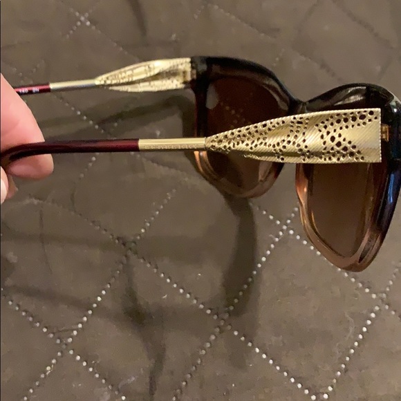 Sunglasses Burberry - Picture 2 of 2